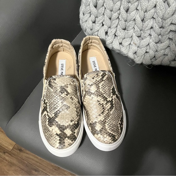 BRAND NEW Steve Madden Natural Snake Slip-On Sneakers - Picture 2 of 6